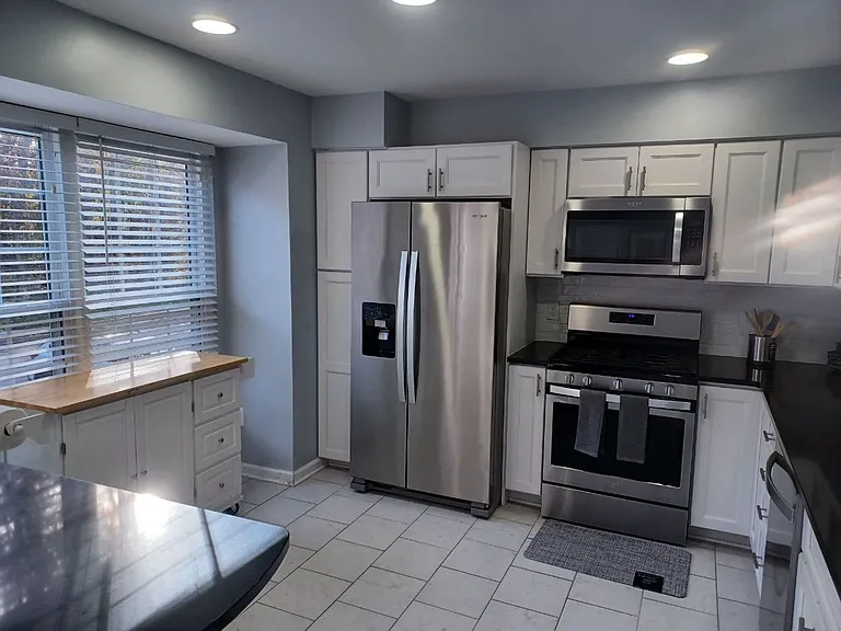 8028 Green Valley Ln — Photo 9