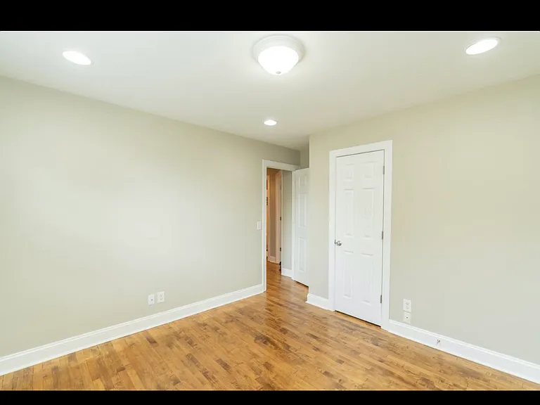 911 Crest Dr — Photo 20