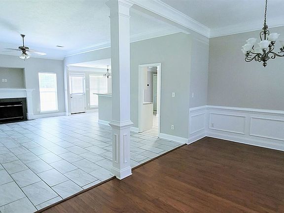 4th image of 607 Butler Springs Cir