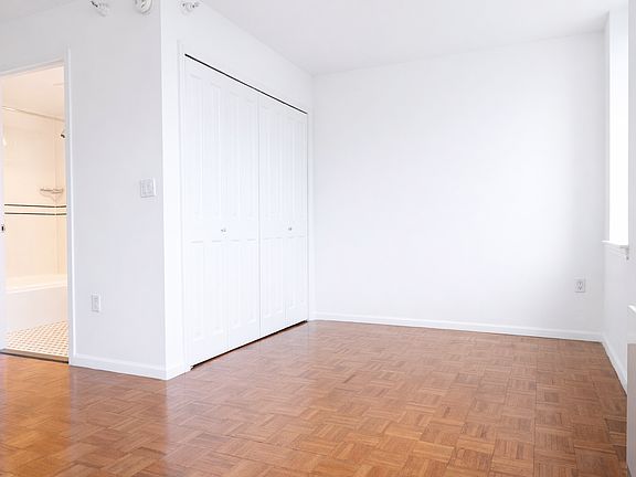 5th image of 350 W 43rd St APT 31F