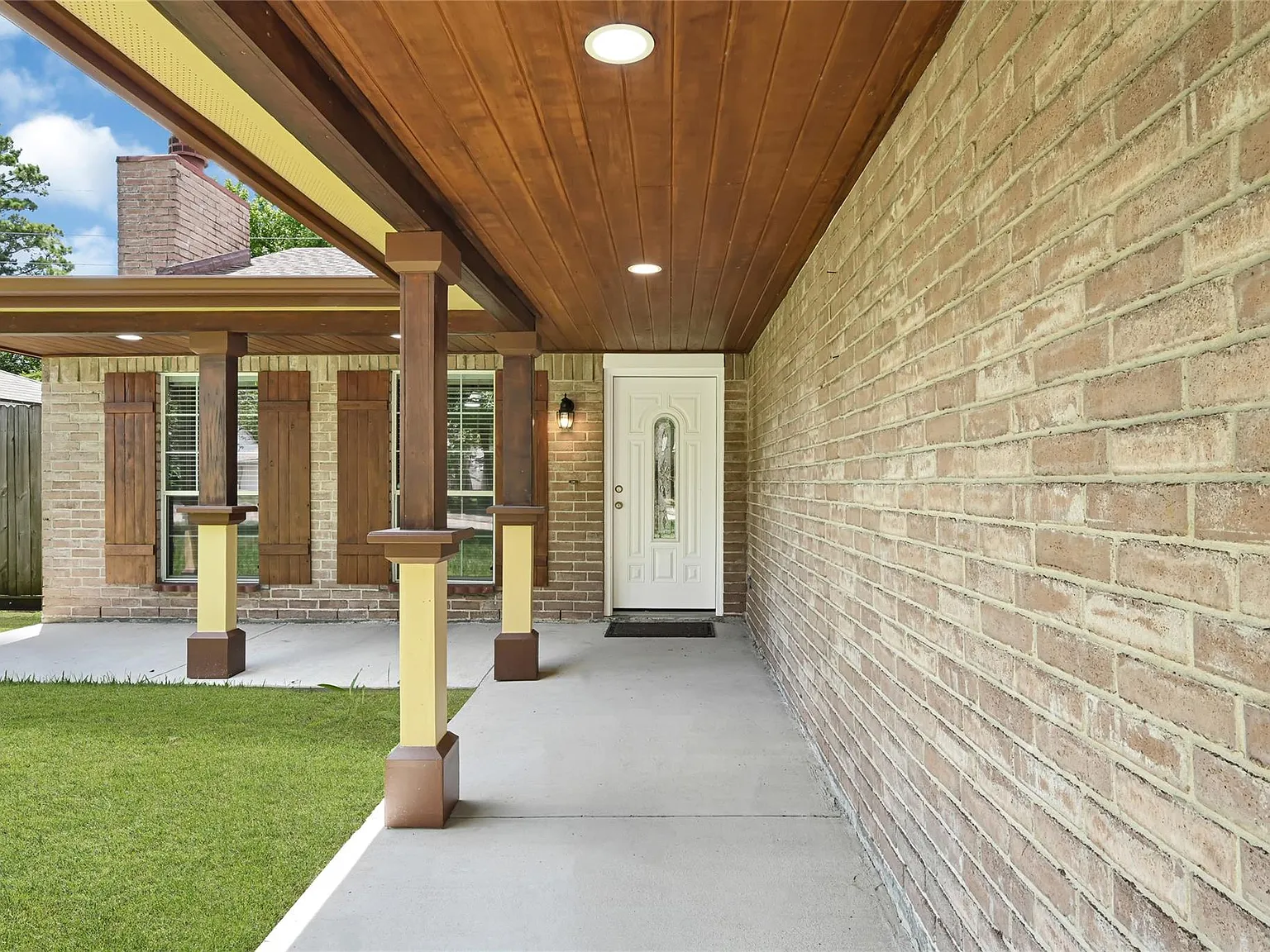 3 bed, 2.0 bath, 1220 sqft, $1,800 — Photo 3