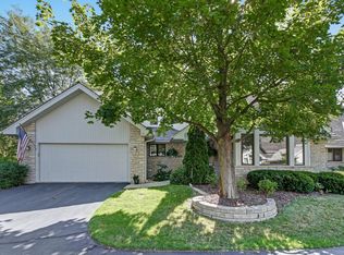 63 Malibu Ct #63, Willowbrook, IL 60527