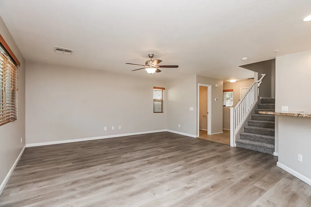 3 bed, 2.5 bath, 1560 sqft, $2,195 — Photo 4