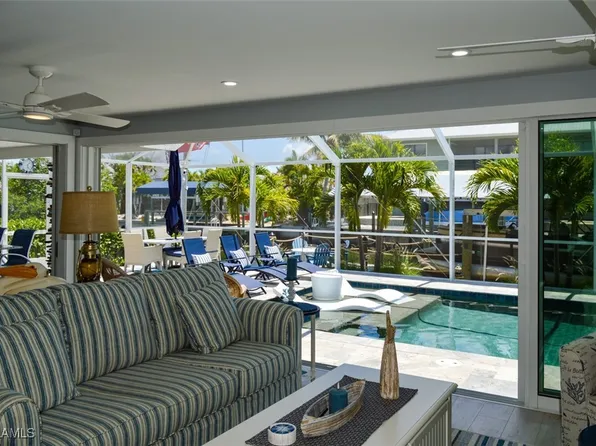 370 Washington Ct, Fort Myers Beach, FL 33931