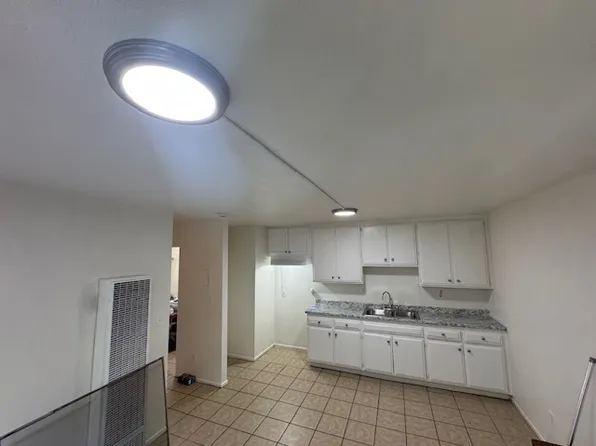 220 N Hagar St #E, San Fernando, CA 91340