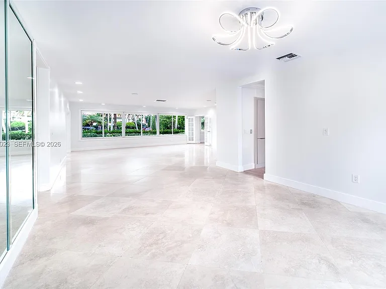9835 W Broadview Dr — Photo 3