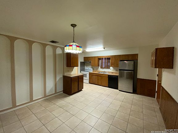 4th image of 3422 QUAKERTOWN DR
