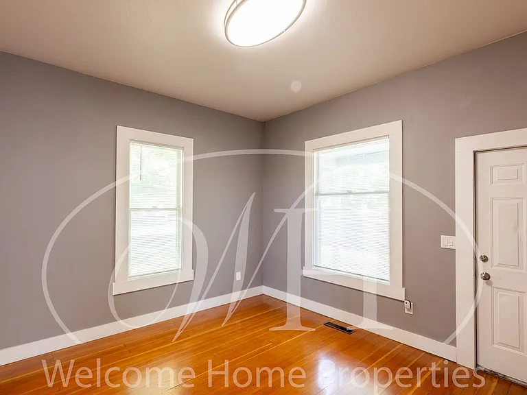 427 E Cherry St — Photo 12