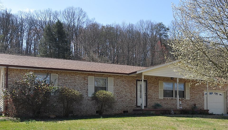 1st image of 4404 Woodvale Dr