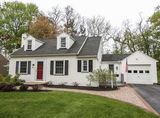 11 Glen Cir, Penfield, NY 14526