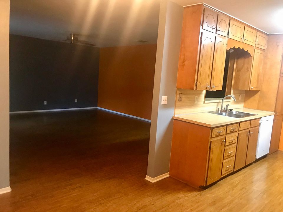 2nd image of 22 Moss Rock Dr