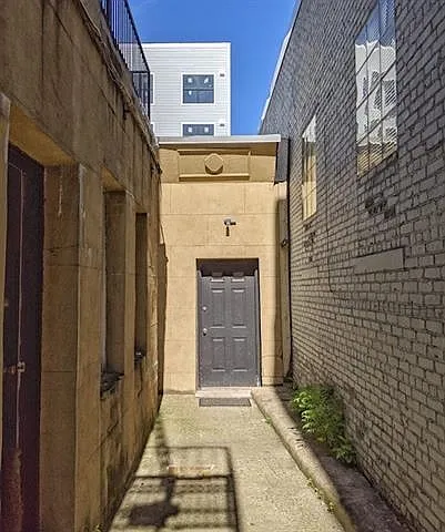 518 Adams St #REAR HOUSE — Photo 2