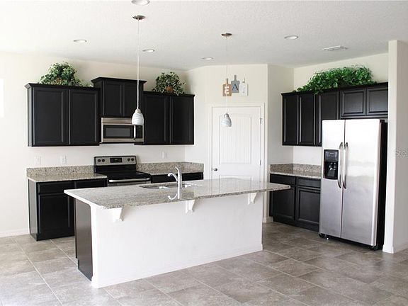 5th image of 282 Drayton Ave
