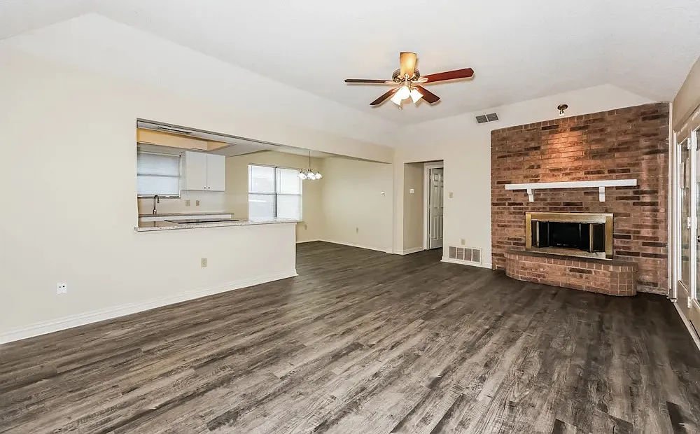 3 bed, 1425 sqft, $2,280 — Photo 1
