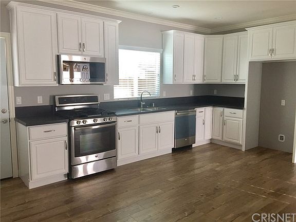 4th image of 8331 Encino Ave