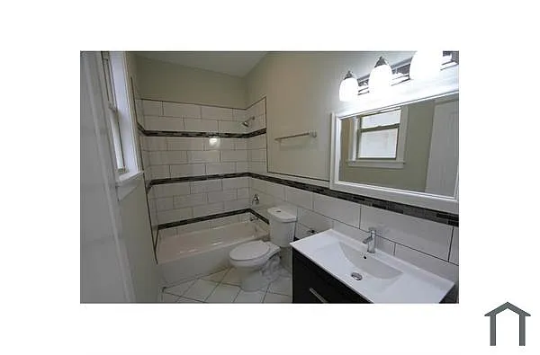 Building Photo - 4018 W Jackson Blvd #3
