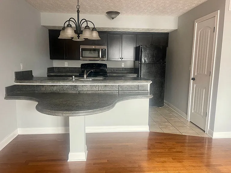 Twin Lakes Apartments — Photo 9