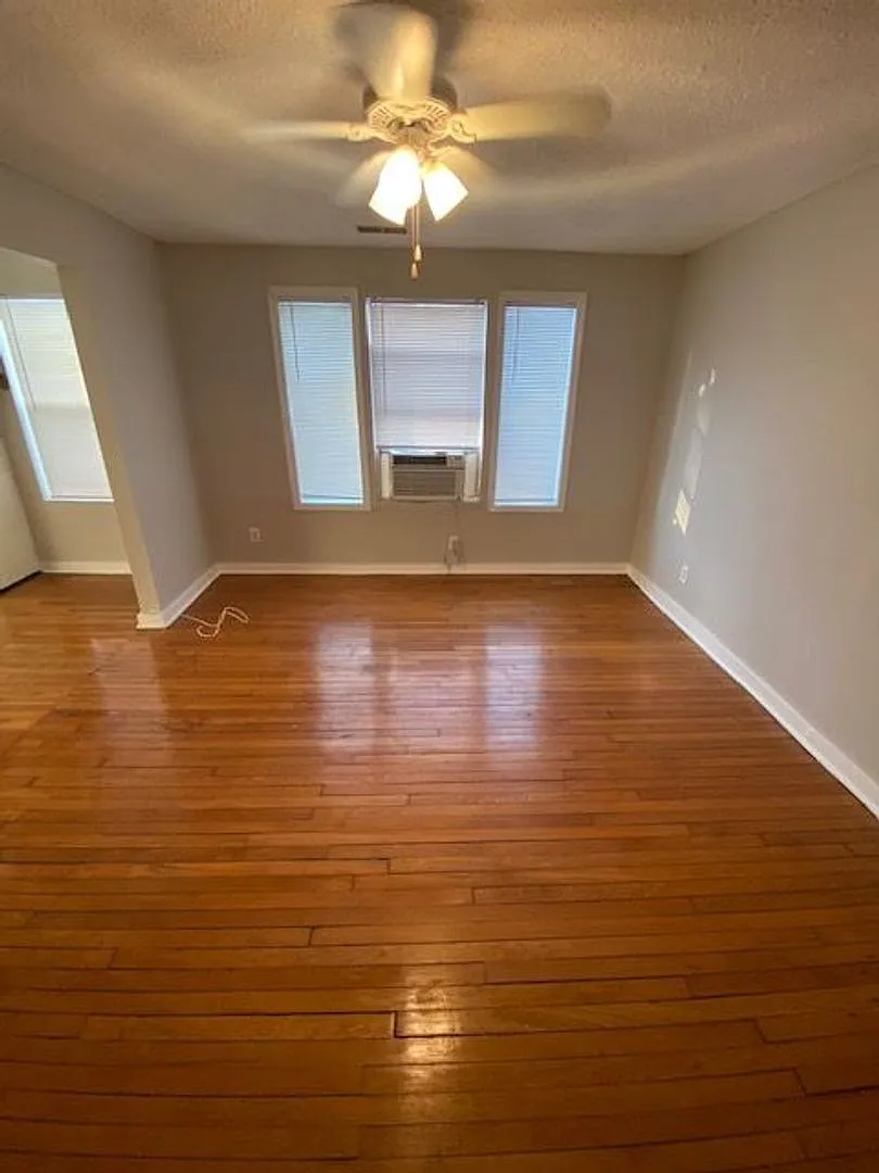 691 Durant Place — Photo 2
