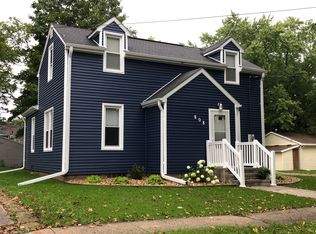 808 E Fayette St, Manchester, IA 52057