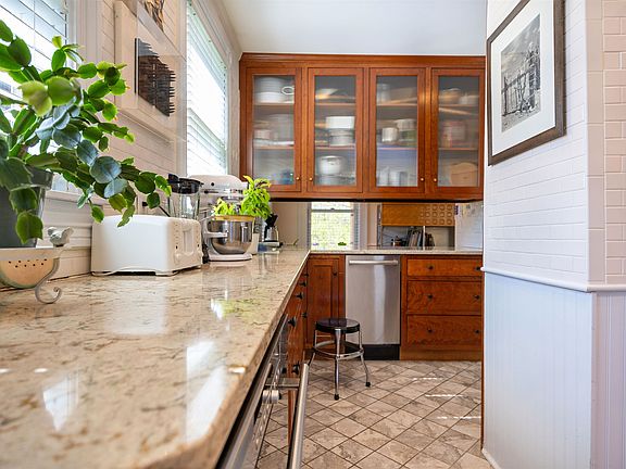 18th image of 154 Boynton Avenue