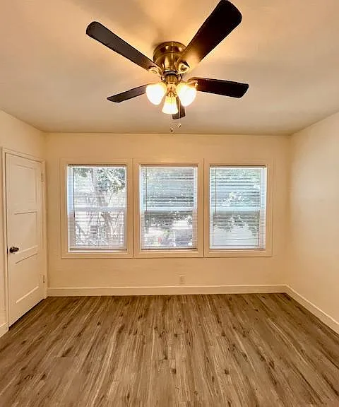 527 E 3rd St #20 — Photo 5
