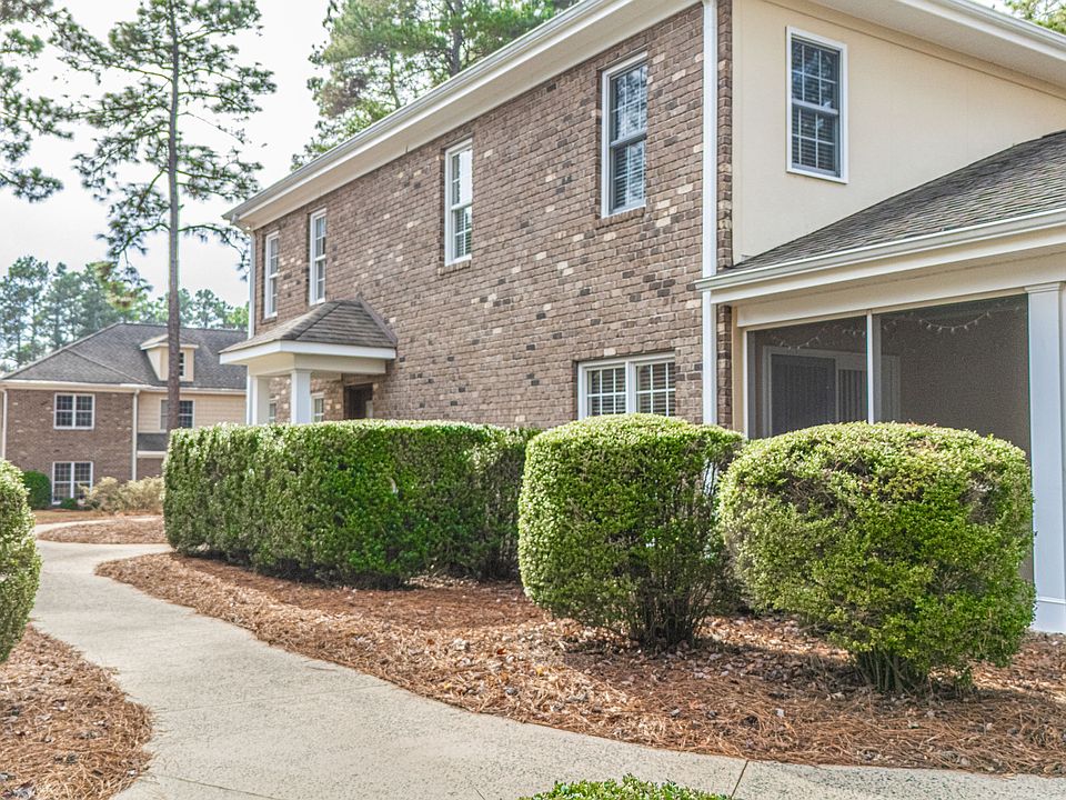 1st image of 401 Longwood Pl #1