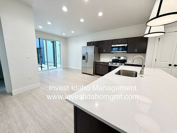 4th image of 6251 W Poplar St