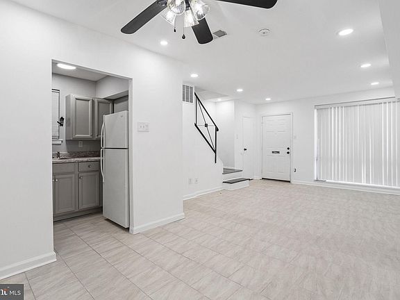 3rd image of 100 E Glenolden Ave APT S6