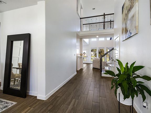 3rd image of 113 Cascia Cir