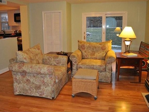Large family room wih Pellet Stove