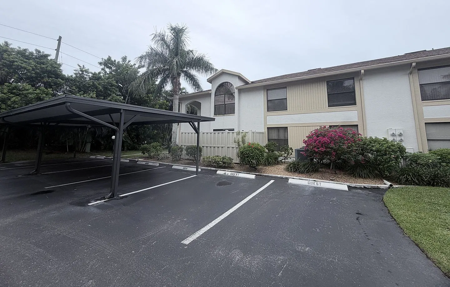 Brookshire Village IV Condo Corner unit with a community pool & spa / Close to the Hospital & Who... — Photo 2
