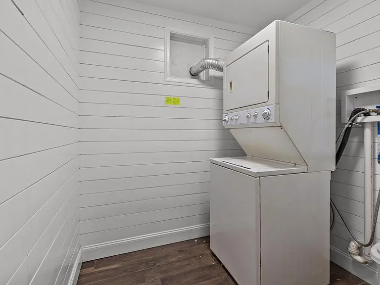 2421 Bolton St #F — Photo 14