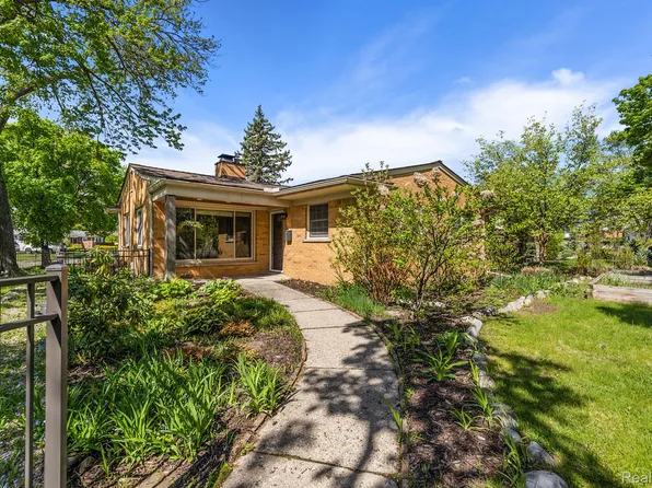 3907 Auburn Dr, Royal Oak, MI 48073