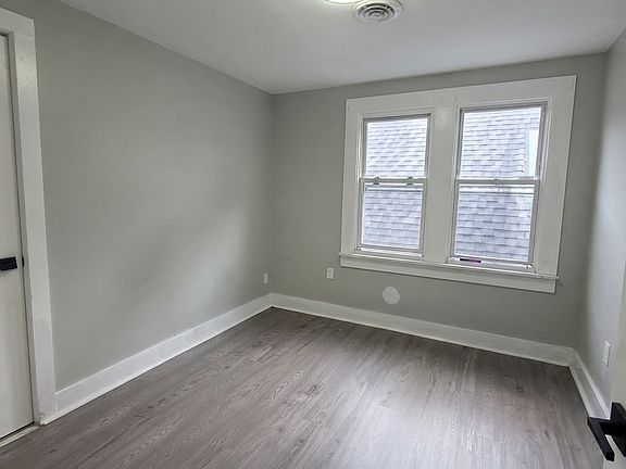 5th image of 73 Frank St Unit 3