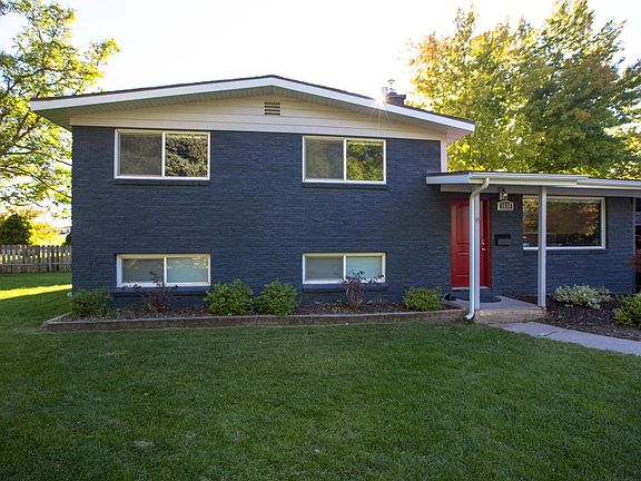 3rd image of 1638 E Woodcrest Dr