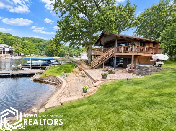 1053 Lakeshore Dr, Brooklyn, IA 52211
