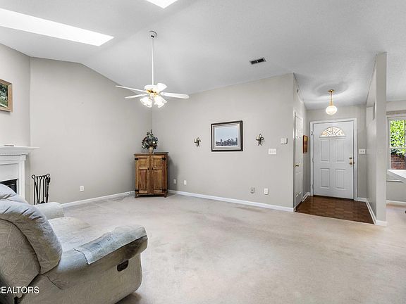 5th image of 817 Villaview Way
