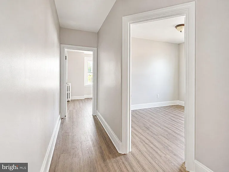 994 Carver St — Photo 5