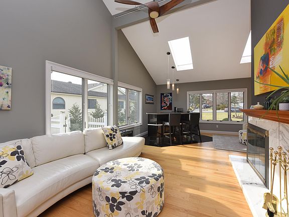 5th image of 34 Kristi Dr