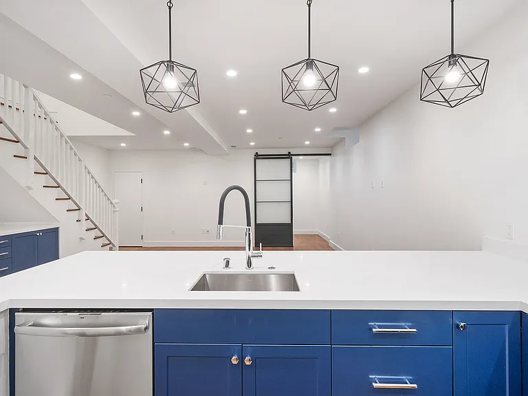 547 Union St — Photo 19