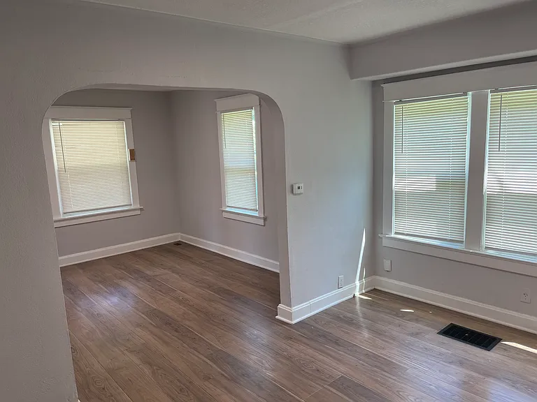 1308 S Northern Blvd — Photo 12