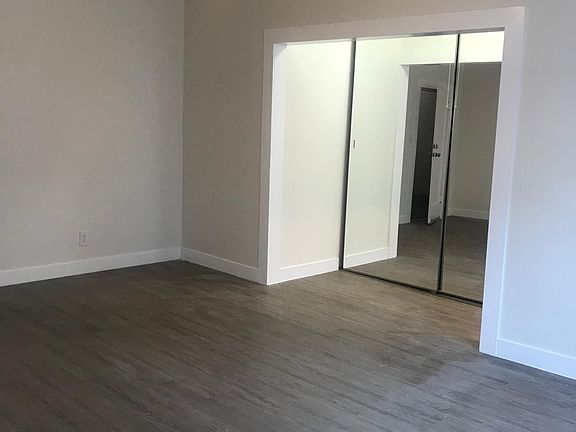 3rd image of 1932 W 25th St APT 17