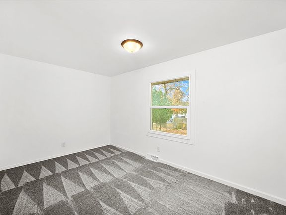 5th image of 34716 N Holman Ave