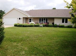 1007 Cheyenne St SW, Hutchinson, MN 55350