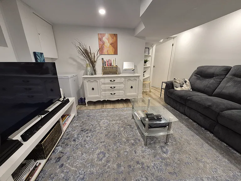 1191 Woodbine Ave #BASEMENT — Photo 7