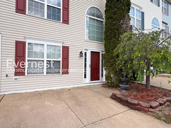 1101 Highpointe Blvd — Photo 2