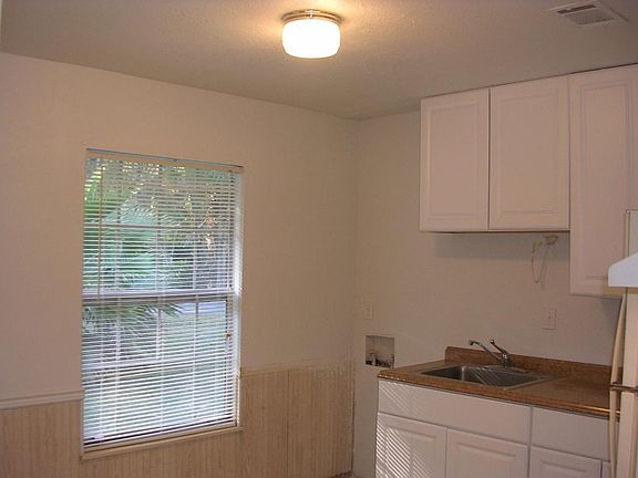 2nd image of 829 N Palm Springs Ter