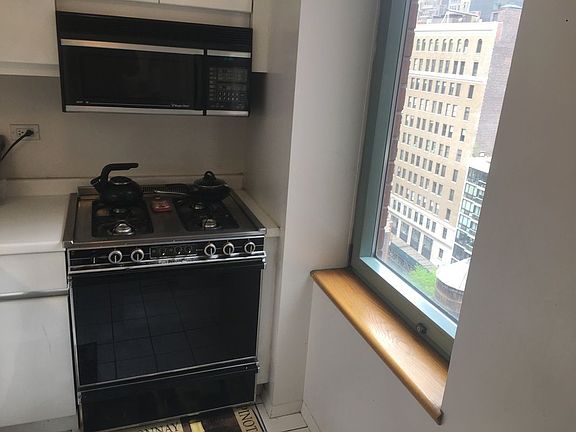 4th image of 127 E 30th St APT 17A