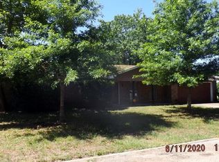 310 Palm Dr, Palestine, TX 75803