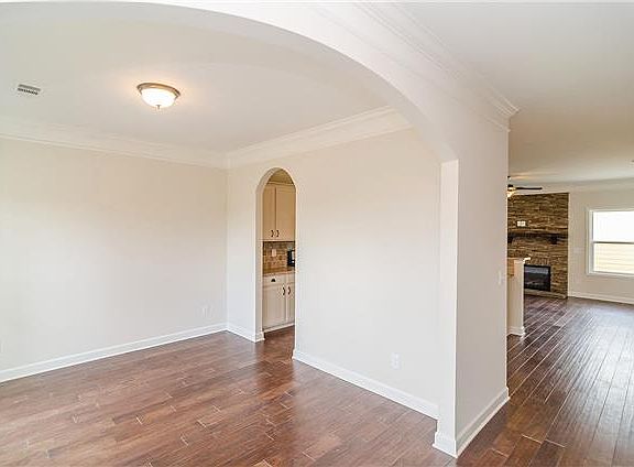 3rd image of 204 Walden Village Ln